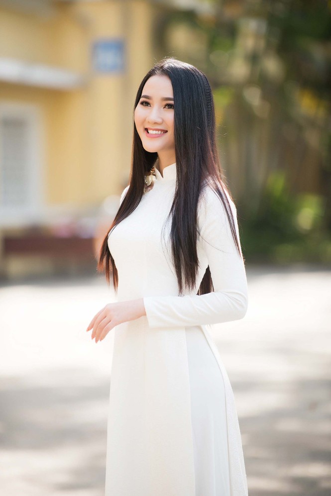 Á hậu Thuỳ Dung mặc áo dài tím Huế đẹp mộng mơ giao lưu với sinh viên - ảnh 3