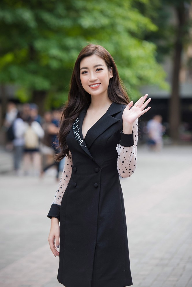 Hoa hậu Mỹ Linh rạng rỡ về trường tuyển sinh cho Hoa hậu Việt Nam 2018 - ảnh 2