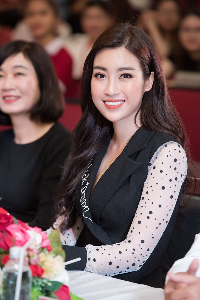 Hoa hậu Mỹ Linh rạng rỡ về trường tuyển sinh cho Hoa hậu Việt Nam 2018 - ảnh 8