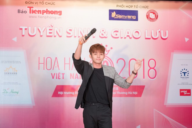 Hoa hậu Mỹ Linh rạng rỡ về trường tuyển sinh cho Hoa hậu Việt Nam 2018 - ảnh 13