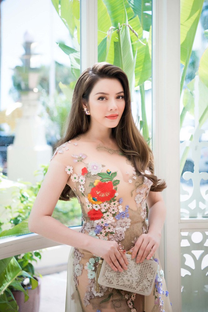 Hoa hậu Mỹ Linh, Nhã Phương 'đọ' sắc với váy áo yêu kiều tại Cannes - ảnh 9