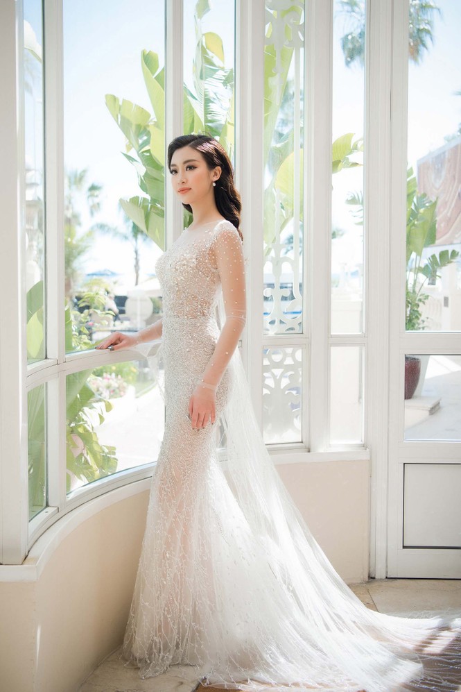 Hoa hậu Mỹ Linh, Nhã Phương 'đọ' sắc với váy áo yêu kiều tại Cannes - ảnh 2