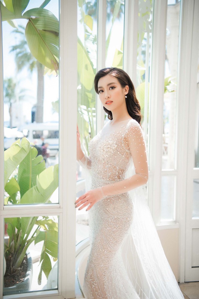 Hoa hậu Mỹ Linh, Nhã Phương 'đọ' sắc với váy áo yêu kiều tại Cannes - ảnh 4