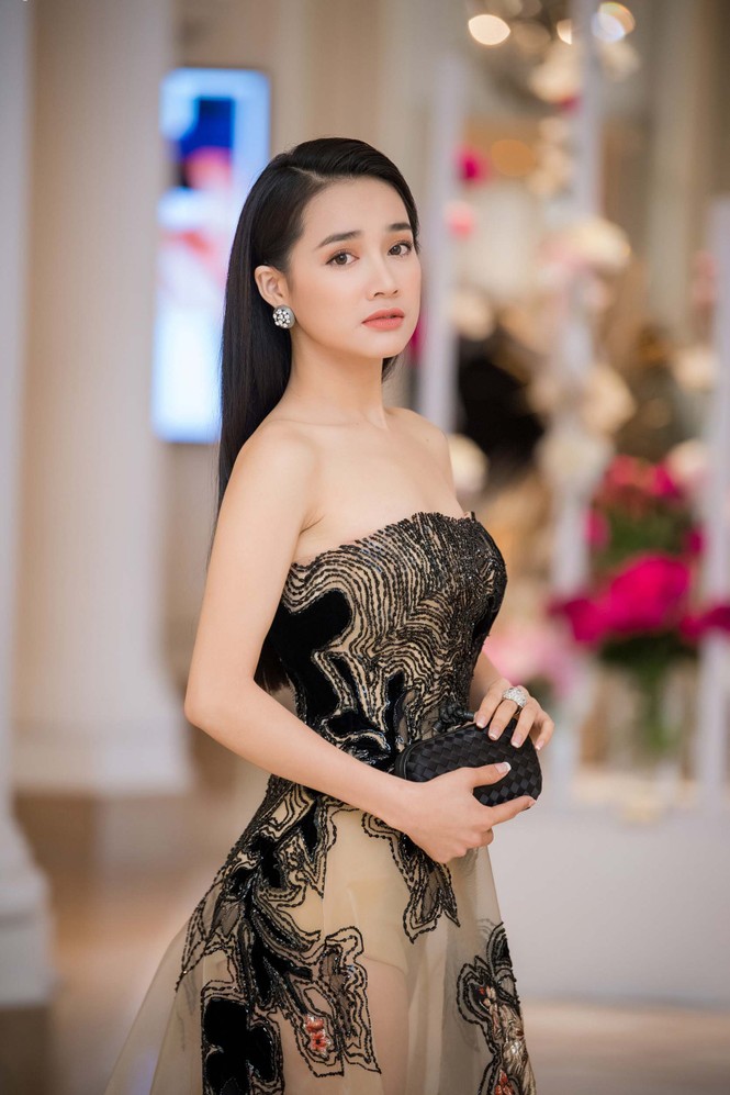 Hoa hậu Mỹ Linh, Nhã Phương 'đọ' sắc với váy áo yêu kiều tại Cannes - ảnh 6