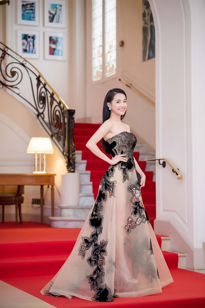 Hoa hậu Mỹ Linh, Nhã Phương 'đọ' sắc với váy áo yêu kiều tại Cannes - ảnh 5