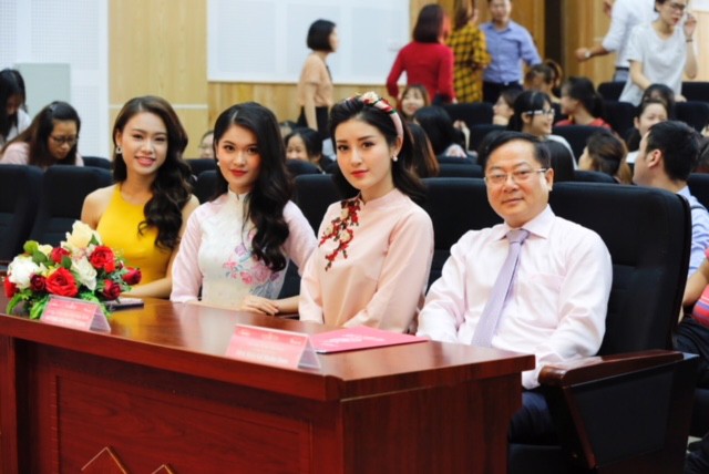 Tour giao lưu Hoa hậu Việt Nam 2018 kết thúc sôi động tại ĐH Hà Nội - ảnh 1