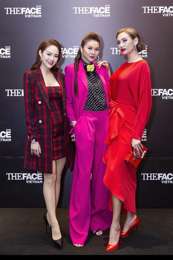 Minh Hằng khoe ngực đầy, Thanh Hằng “trưng” đồng hồ 2 tỷ đồng - ảnh 2
