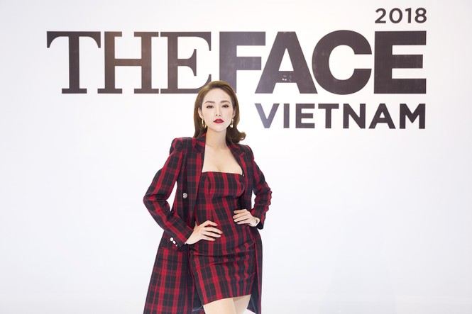 Minh Hằng khoe ngực đầy, Thanh Hằng “trưng” đồng hồ 2 tỷ đồng - ảnh 6