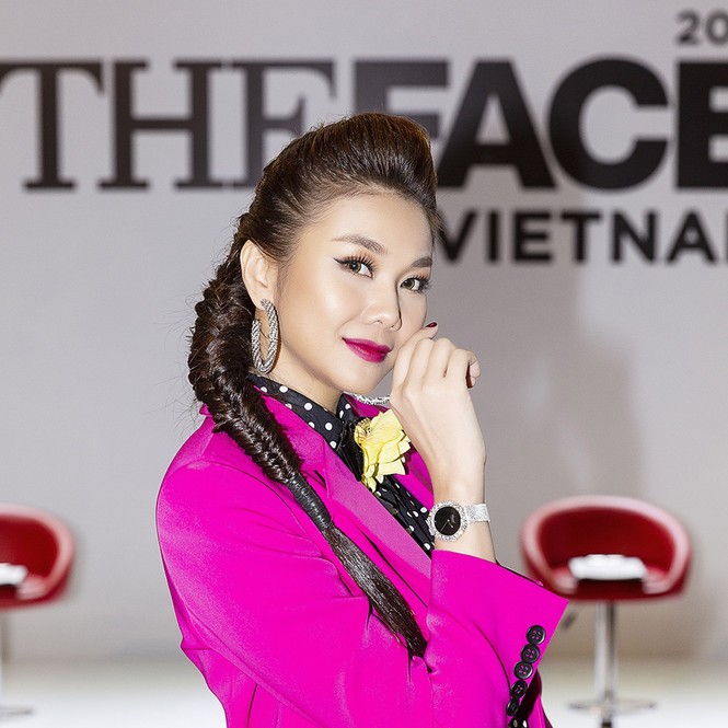 Minh Hằng khoe ngực đầy, Thanh Hằng “trưng” đồng hồ 2 tỷ đồng - ảnh 4