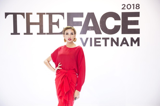 Minh Hằng khoe ngực đầy, Thanh Hằng “trưng” đồng hồ 2 tỷ đồng - ảnh 9