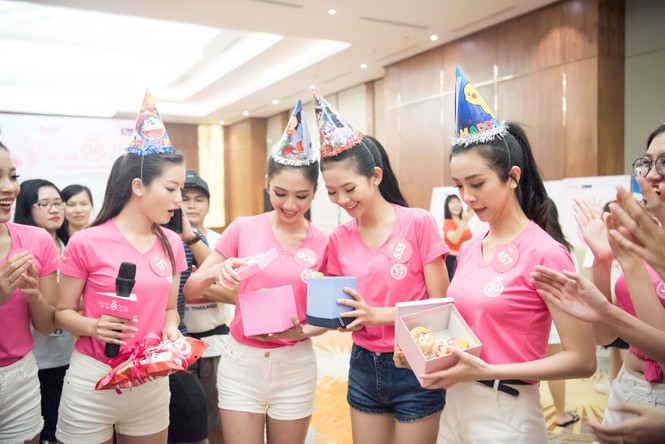 BTC Hoa hậu Việt Nam bí mật tổ chức sinh nhật khiến 3 thí sinh vỡ òa - ảnh 2