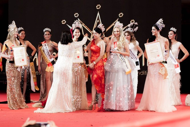 Dương Thuỳ Linh đăng quang Hoa hậu Phụ nữ Toàn thế giới 2018 - ảnh 1