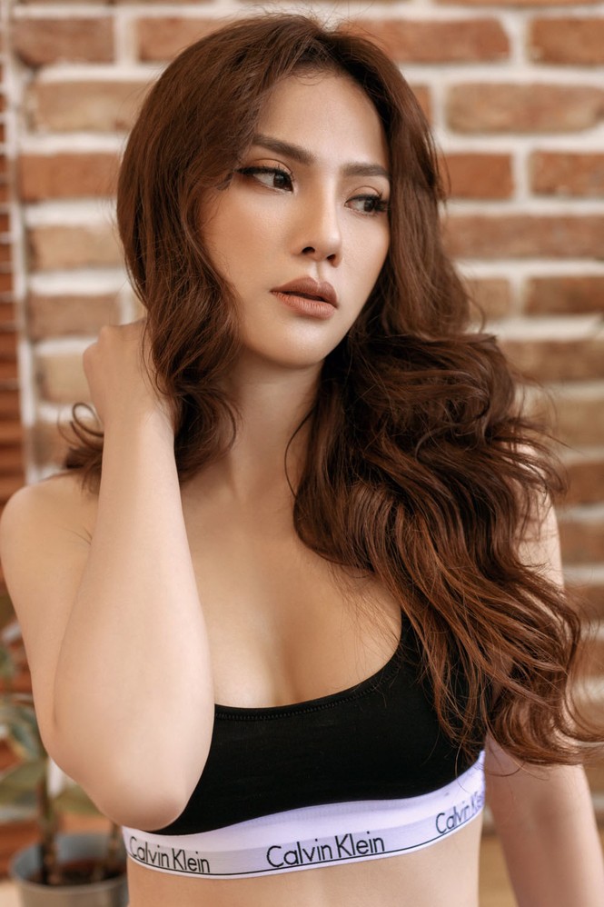 Sau hôn nhân đổ vỡ, Thu Thuỷ nhóm Mây Trắng ngày càng gợi cảm - ảnh 1