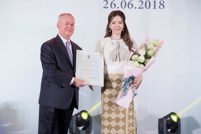 Dàn sao tới mừng Lý Nhã Kỳ làm lãnh sự danh dự Rumani - ảnh 4