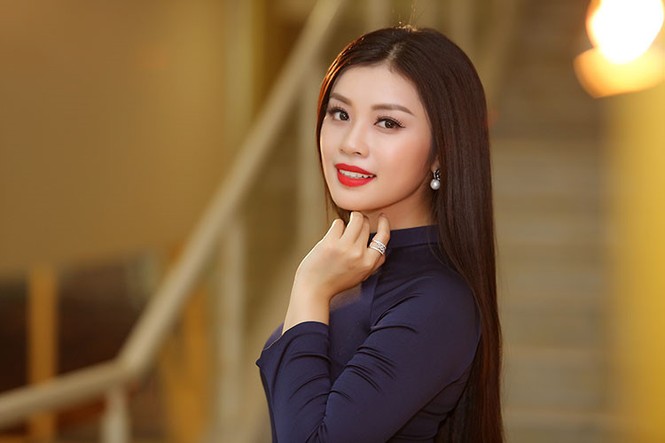 Sao Mai Thu Hằng nói gì về clip vừa rửa bát vừa hát gây ‘bão'? - ảnh 1