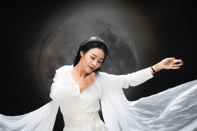 Vợ Việt Hoàn bất ngờ tung MV cover nhạc phim “Diên Hy Công Lược” - ảnh 1