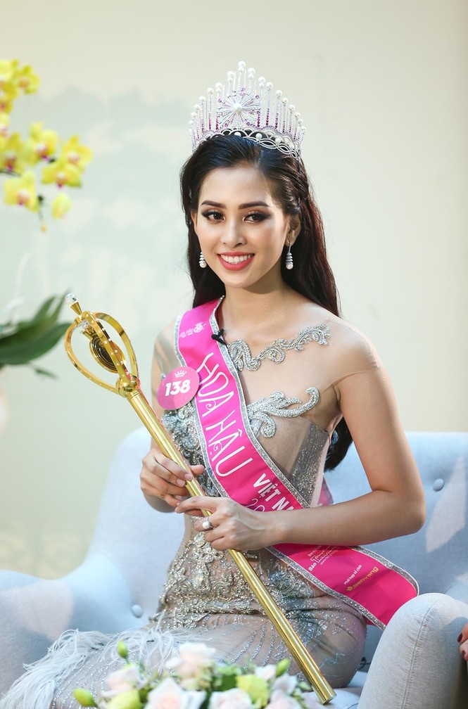 Hoa hậu Tiểu Vy trả lời câu hỏi khó của MC Nguyên Khang lúc nửa đêm - ảnh 5