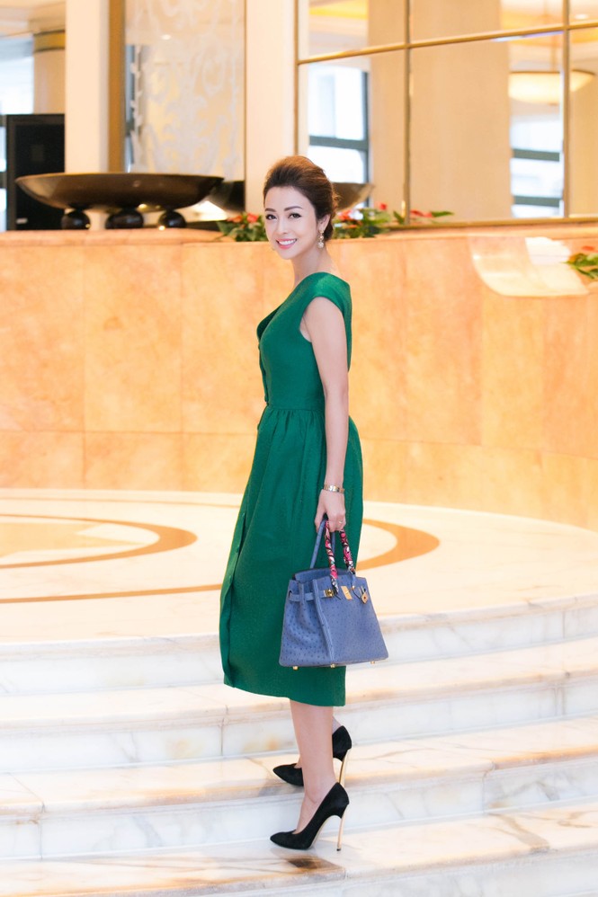 Jennifer Phạm rạng ngời sánh đôi ông xã điển trai phong độ - ảnh 1