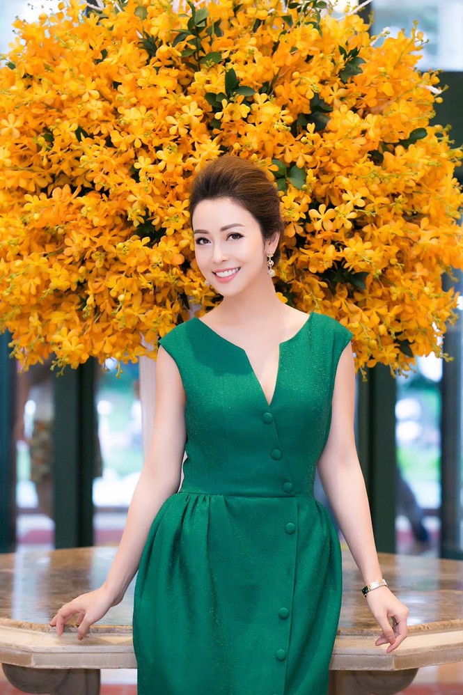 Jennifer Phạm rạng ngời sánh đôi ông xã điển trai phong độ - ảnh 3