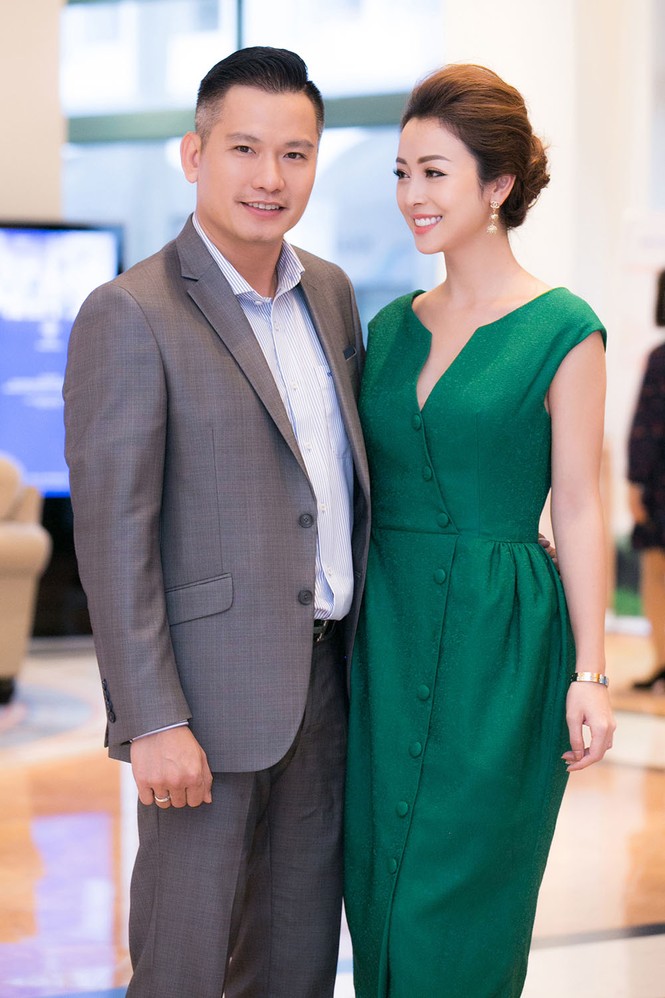 Jennifer Phạm rạng ngời sánh đôi ông xã điển trai phong độ - ảnh 5