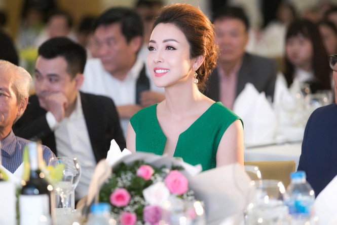 Jennifer Phạm rạng ngời sánh đôi ông xã điển trai phong độ - ảnh 7