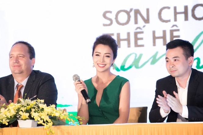Jennifer Phạm rạng ngời sánh đôi ông xã điển trai phong độ - ảnh 8