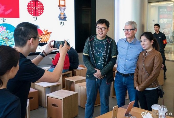 Tim Cook thân chinh tới Trung Quốc để “níu kéo” khách hàng mua iPhone - ảnh 1