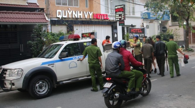 Cảnh sát TPHCM kiểm tra hàng loạt khách sạn ‘dân bay’ chơi ma tuý - ảnh 1