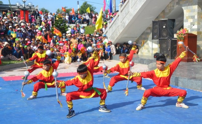 Bình Định: Hàng ngàn người dân trẩy hội Chợ Gò cầu may - ảnh 3