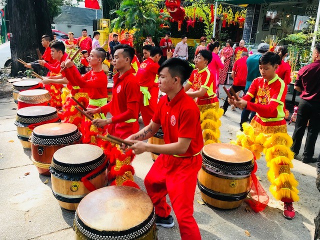 Dân Sài Gòn tràn xuống phố du xuân - ảnh 8