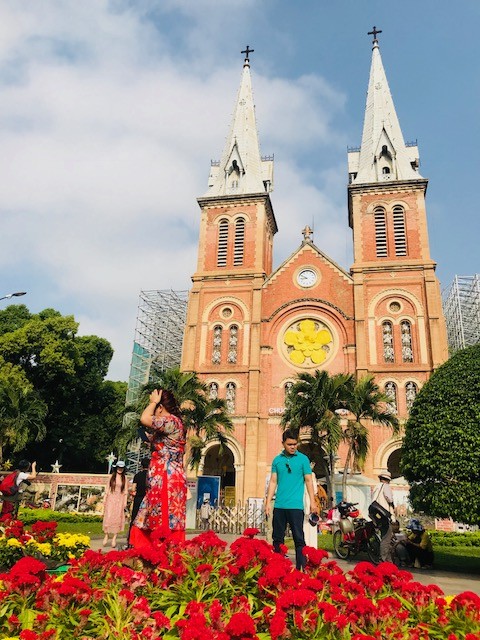 Dân Sài Gòn tràn xuống phố du xuân - ảnh 1