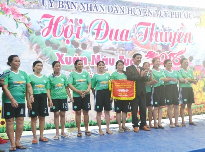 Bình Định: Tưng bừng hội đua thuyền trên sông Gò Bồi - ảnh 9