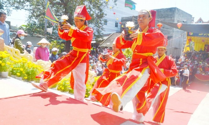 Chen chân dự lễ 'bà chúa' đỡ đẻ được vua Tự Đức sắc phong - ảnh 2