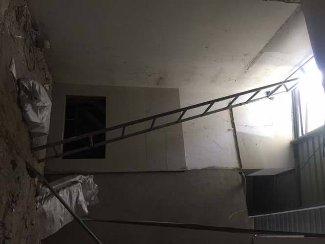 Chung cư Sài Gòn xây cả căn hộ để bán trên lối thoát hiểm - ảnh 1
