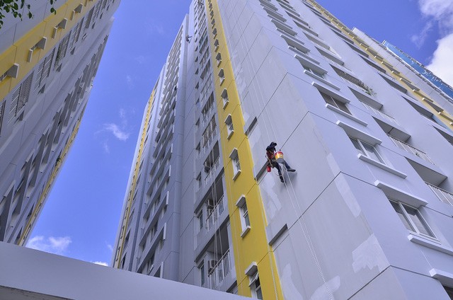 Cư dân Carina bật khóc trong ngày cuối nhận tiền hỗ trợ - ảnh 1