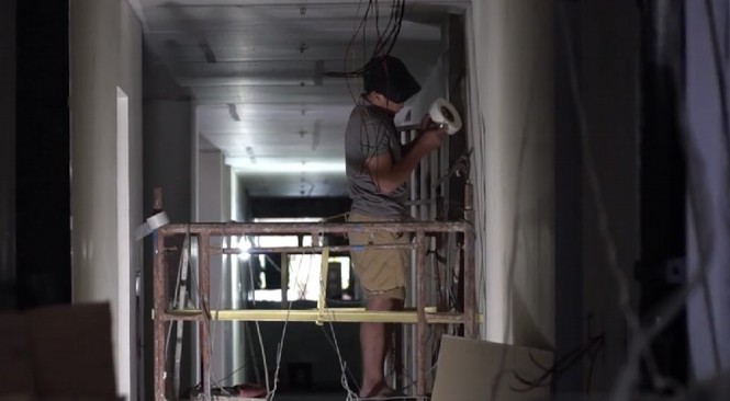 Cư dân Carina bật khóc trong ngày cuối nhận tiền hỗ trợ - ảnh 3