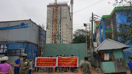 TPHCM dỡ tầng xây ‘chui’ dự án Tân Bình Apartment - ảnh 2