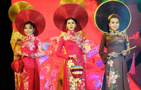 Tôn vinh tơ lụa Việt tại 'thủ phủ' tơ tằm Bảo Lộc - ảnh 3