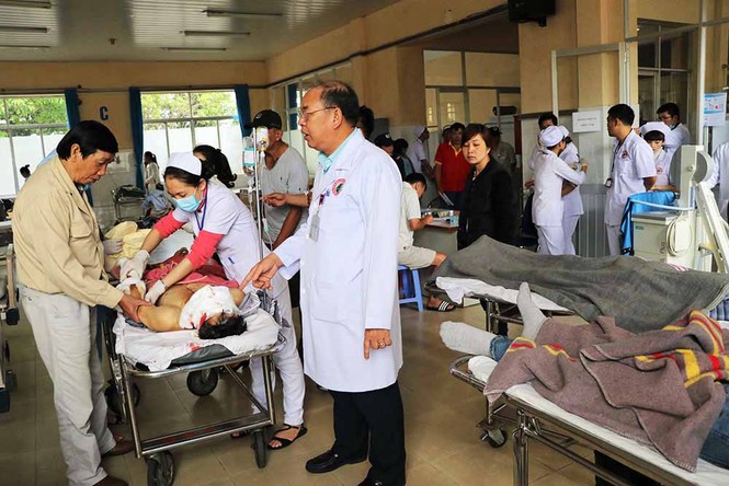 Tai nạn khiến 14 người thương vong: Do xe khách vượt ẩu - ảnh 1
