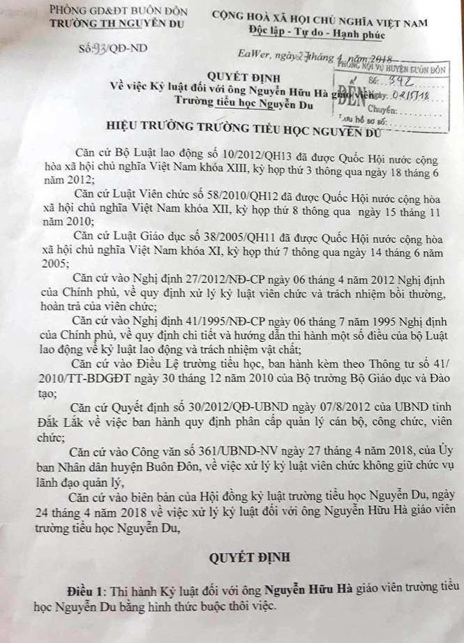 Ông Hà đánh học sinh bị buộc thôi việc