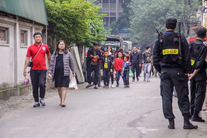 An ninh thắt chặt ở sân Hàng Đẫy trước trận Việt Nam-Campuchia - ảnh 13