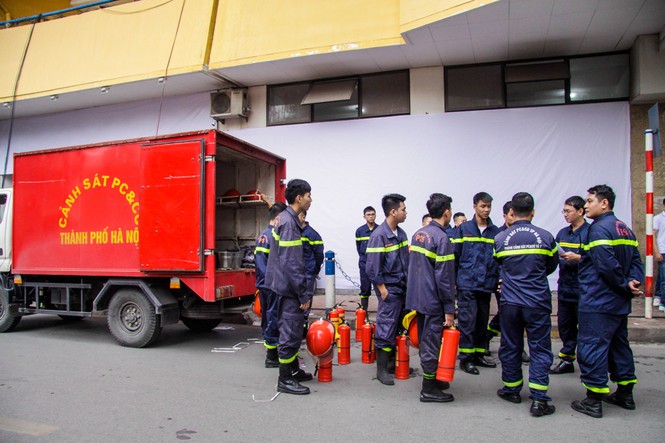 An ninh thắt chặt ở sân Hàng Đẫy trước trận Việt Nam-Campuchia - ảnh 14