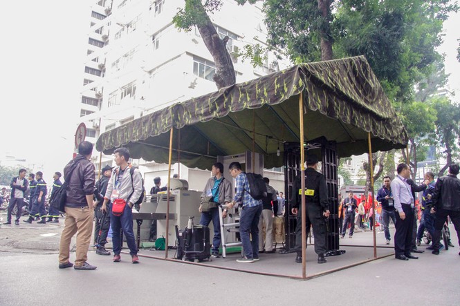 An ninh thắt chặt ở sân Hàng Đẫy trước trận Việt Nam-Campuchia - ảnh 1