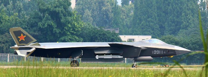 Trung Quốc lộ chiến đấu cơ J-20 số hiệu “2011“ - ảnh 4