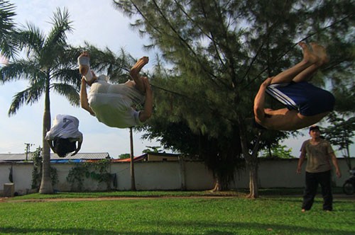 Bay lên cùng tricking - ảnh 1