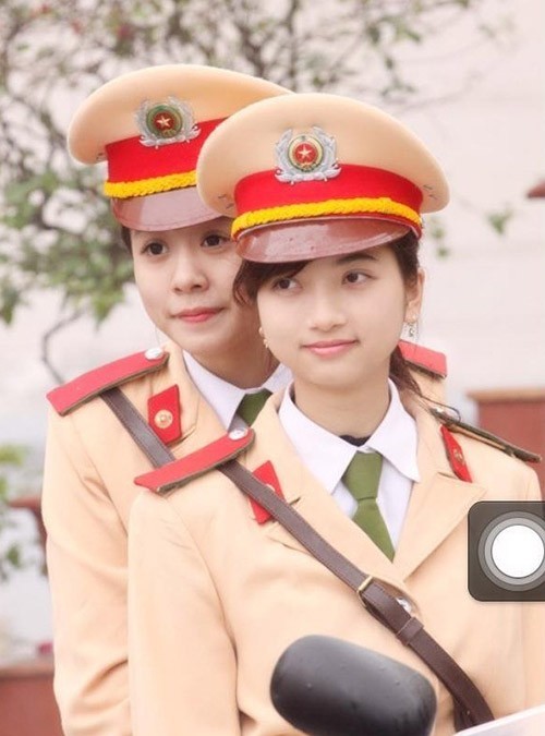 Những nữ cảnh sát xinh đẹp 'hút' cộng đồng mạng - ảnh 10