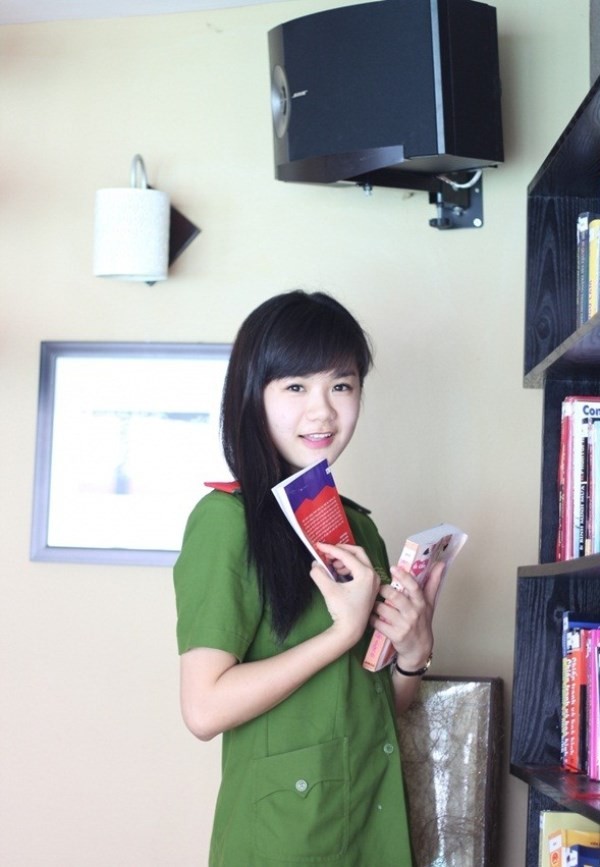 Những nữ cảnh sát xinh đẹp 'hút' cộng đồng mạng - ảnh 4