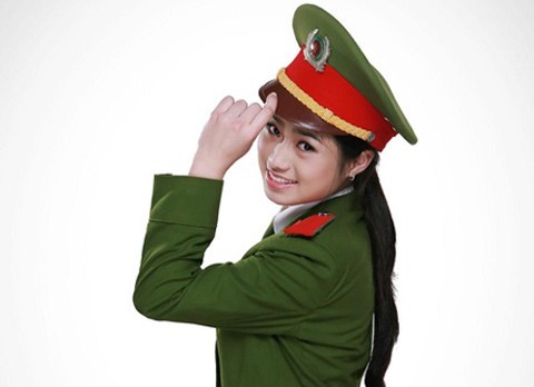 Những nữ cảnh sát xinh đẹp 'hút' cộng đồng mạng - ảnh 7