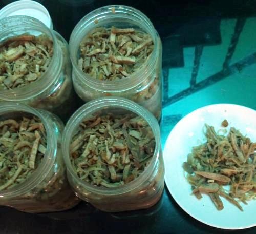 Chàng trai tốt nghiệp kỹ sư ở Pháp mê bán bì heo - ảnh 1