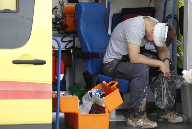 Tàu điện ngầm Nga trật bánh, ít nhất 10 người chết - ảnh 15